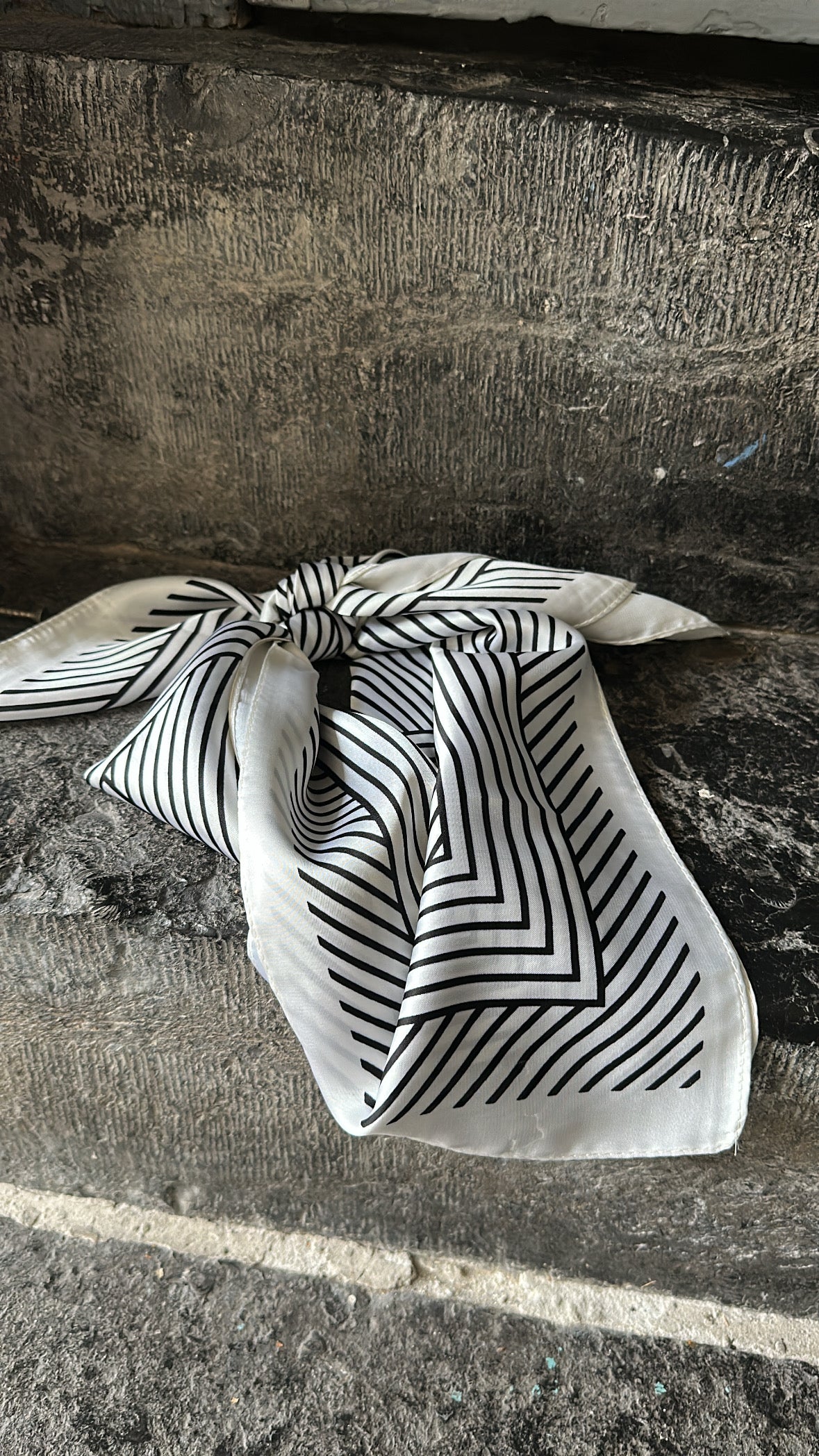 Foulard satiné Noir et blanc