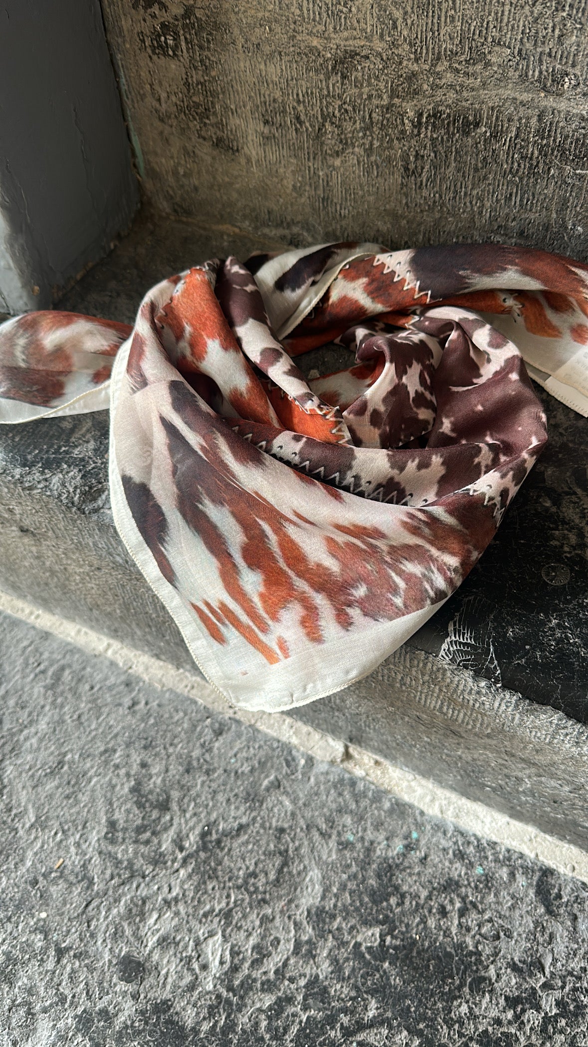 Foulard carré imprimé vache