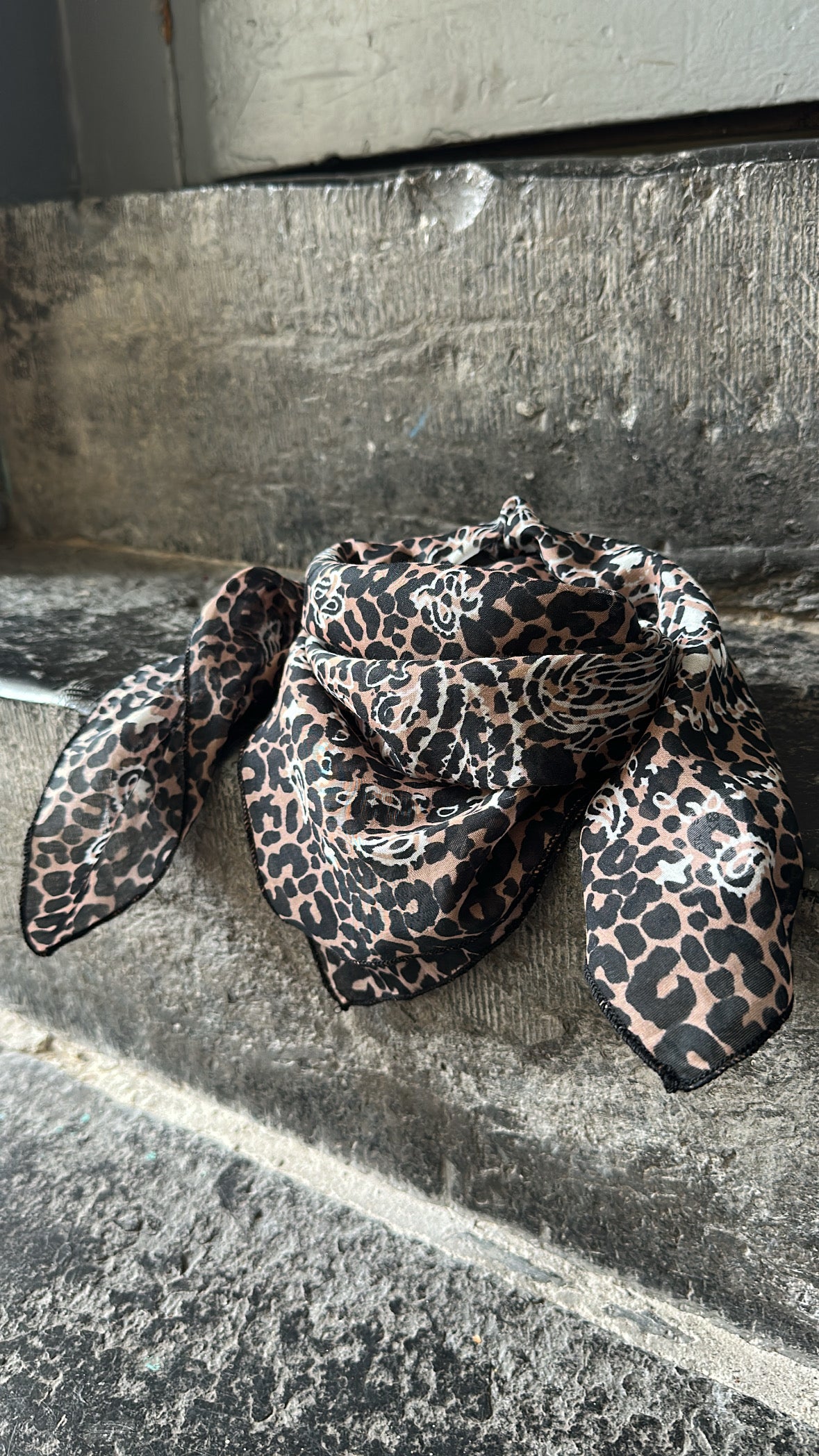 Foulard carré léopard