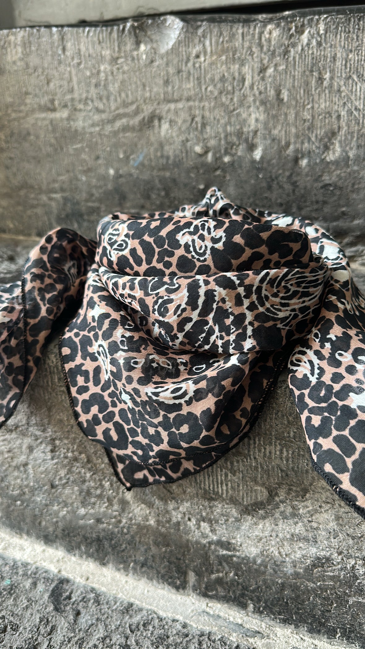 Foulard carré léopard