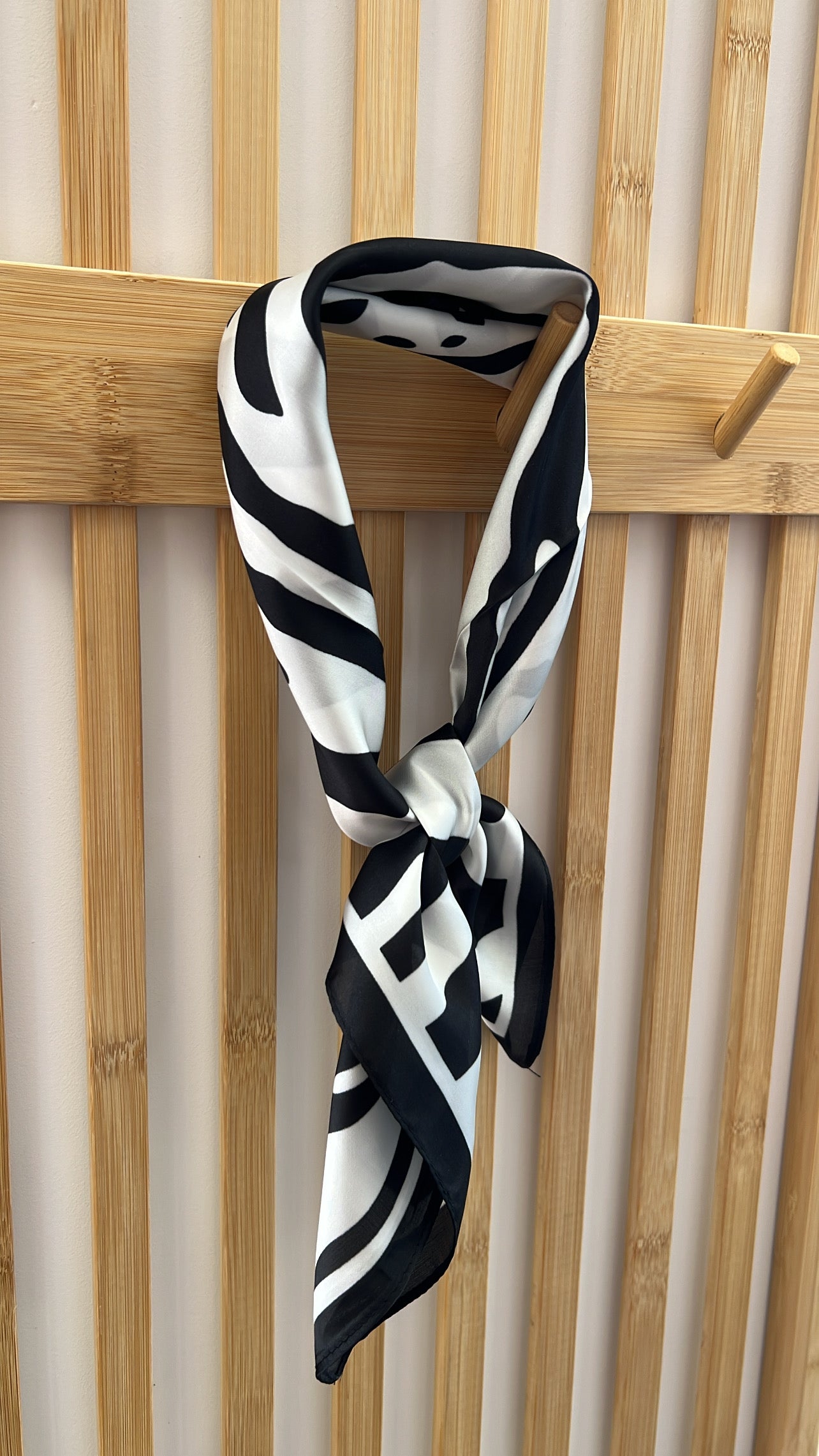 Foulard Claudia Noir