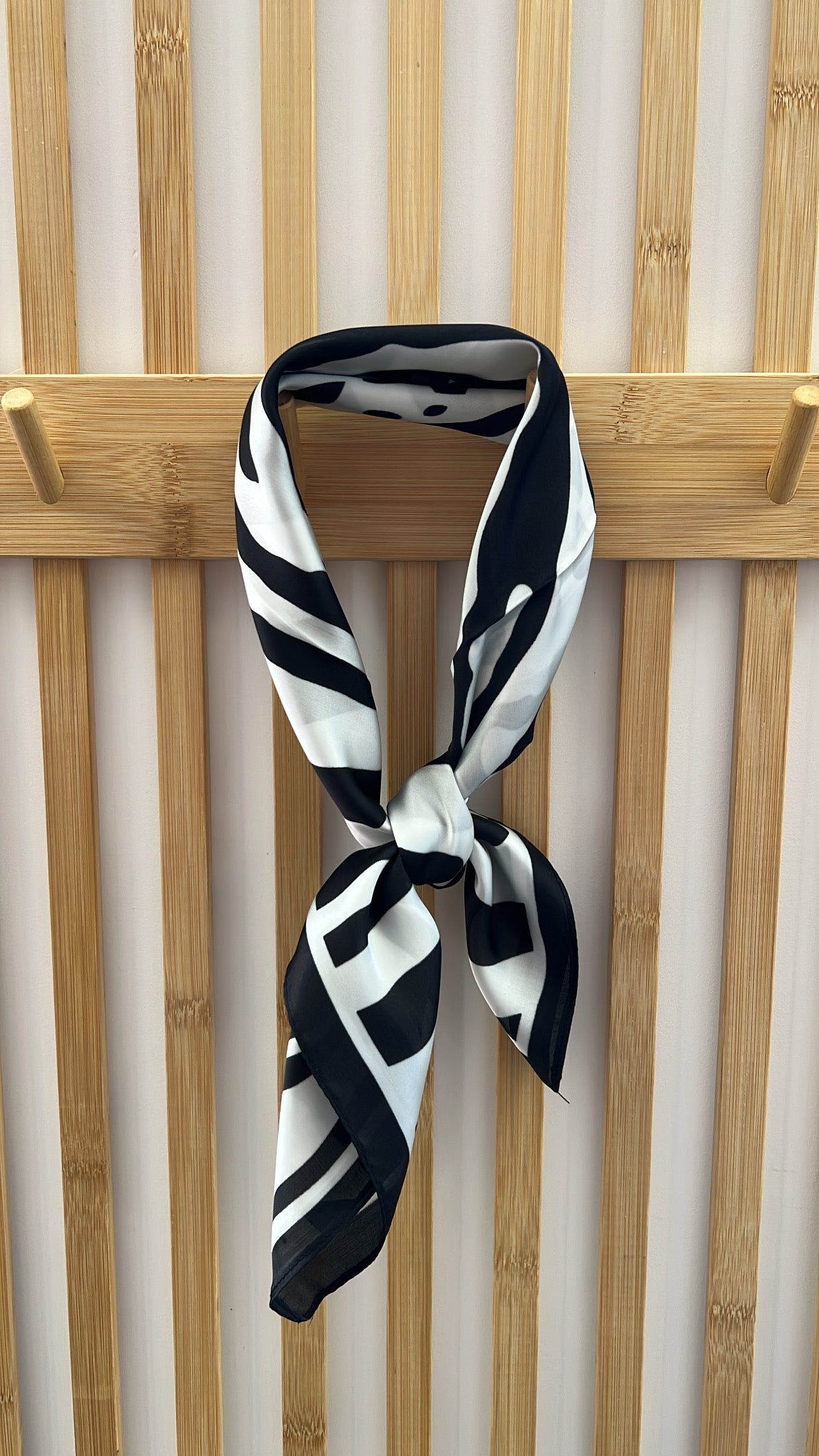 Foulard Claudia Noir