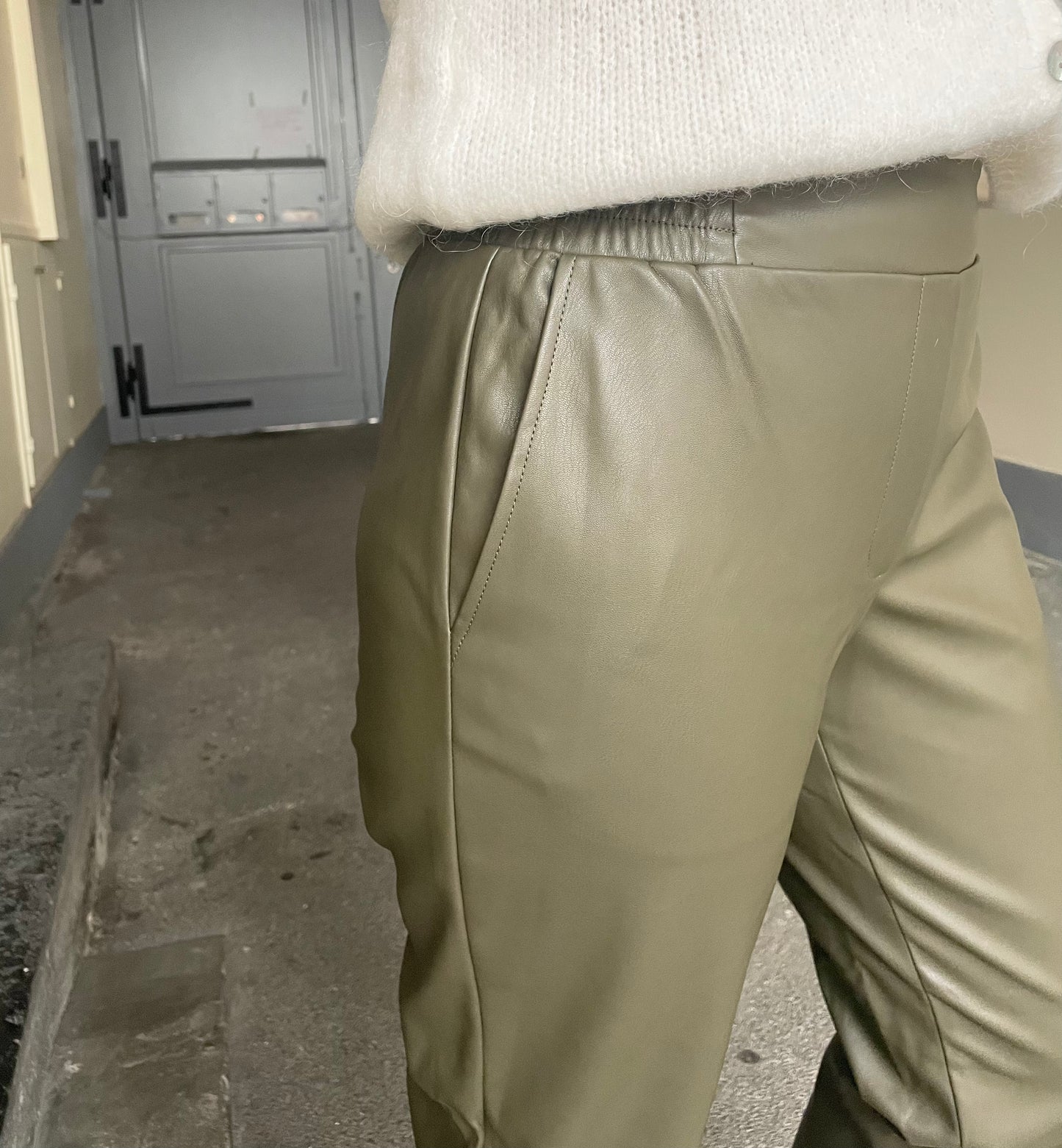 Pantalon simili cuir kaki VIDAGMAR VILA Clothes